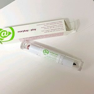 Mary Kay at play Shadow and liner Rebel Rose